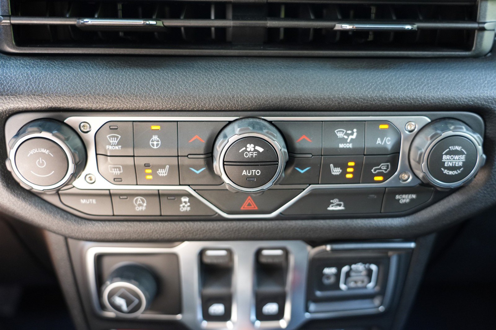 Used 2025 Jeep Wrangler Sport AWD/4WD image 35