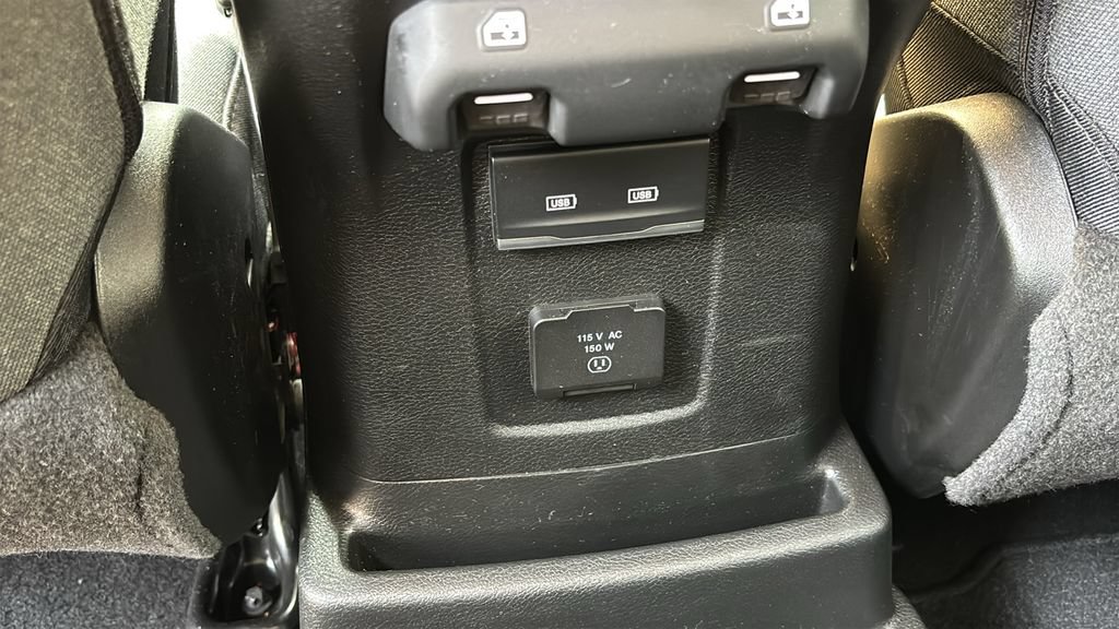 Used 2025 Jeep Wrangler Unlimited Sahara AWD/4WD image 9