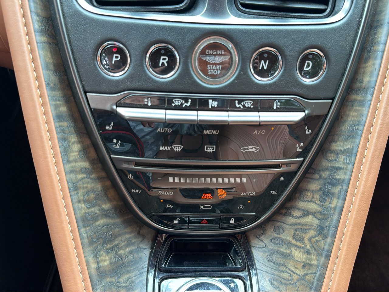 Used 2020 Aston Martin DB11 Volante RWD image 27