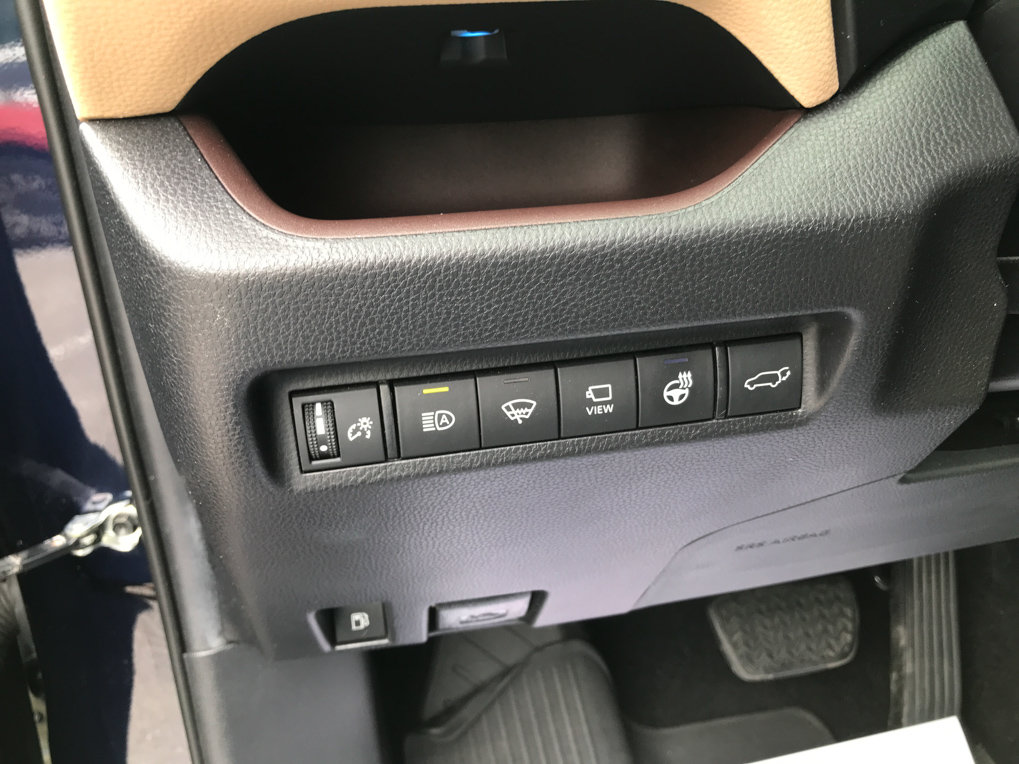 Used 2020 Toyota RAV4 Limited AWD/4WD image 17
