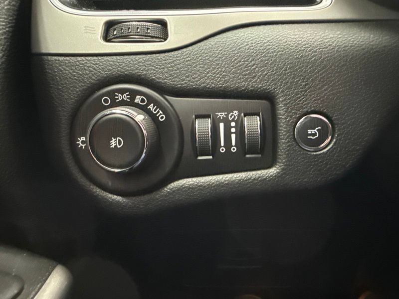Used 2019 Jeep Cherokee High Altitude AWD/4WD image 23