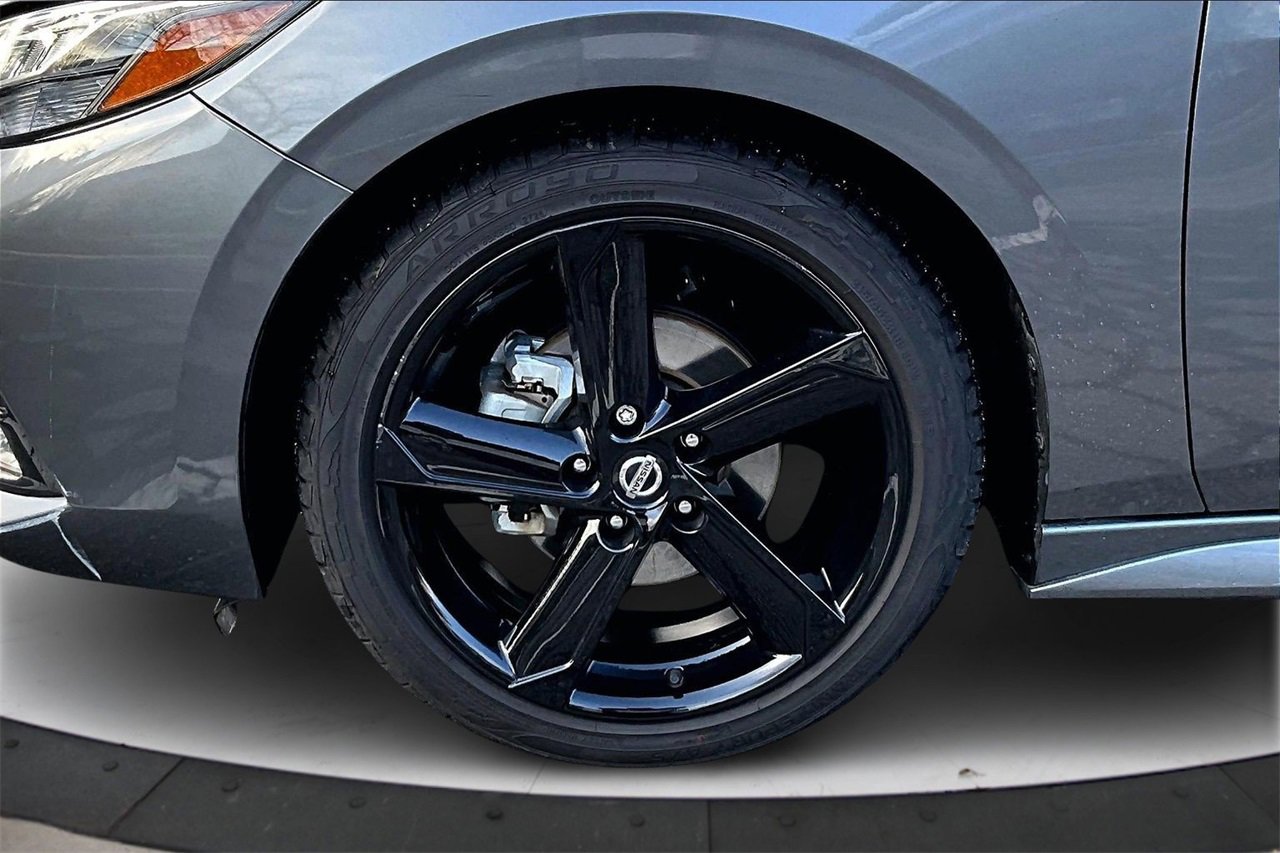 Used 2023 Nissan Sentra SR w/ Midnight Edition Package image 31