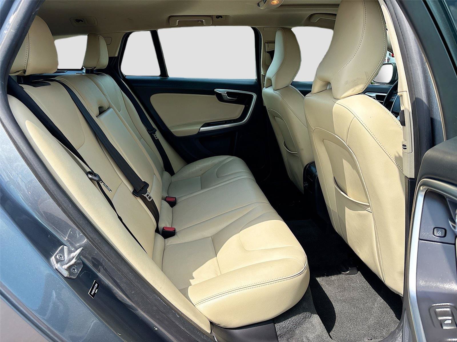 Used 2017 Volvo V60 T5 Premier w/ Convenience Package FWD image 28