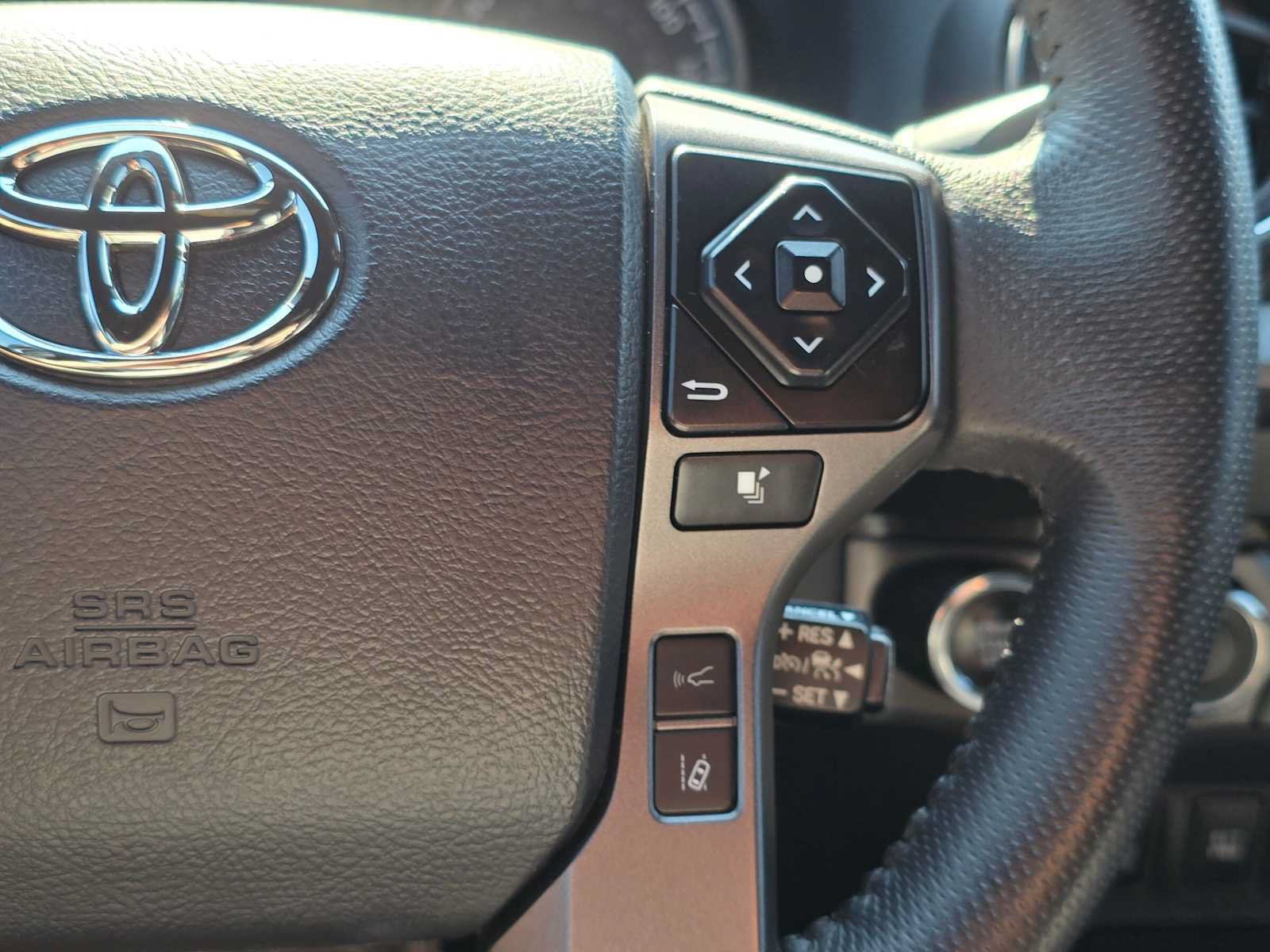Used 2023 Toyota Tacoma TRD Off-Road w/ Technology Package AWD/4WD image 31
