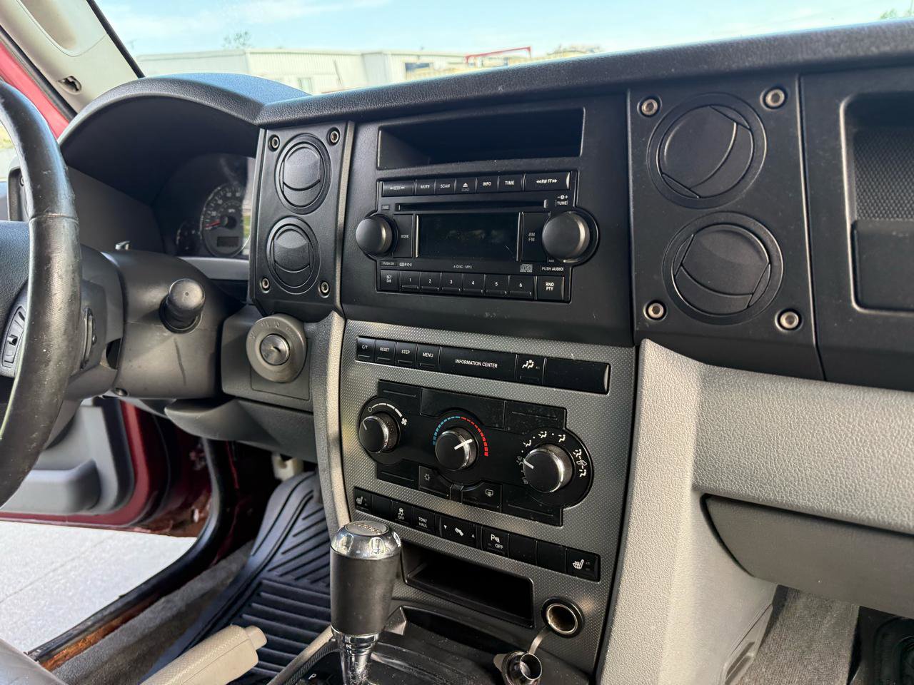 Used 2007 Jeep Commander Sport AWD/4WD image 28