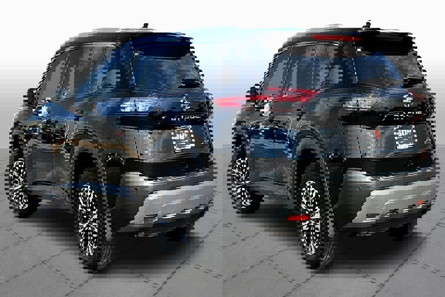 Used 2023 Nissan Rogue SV w/ SV Premium B Package image 11