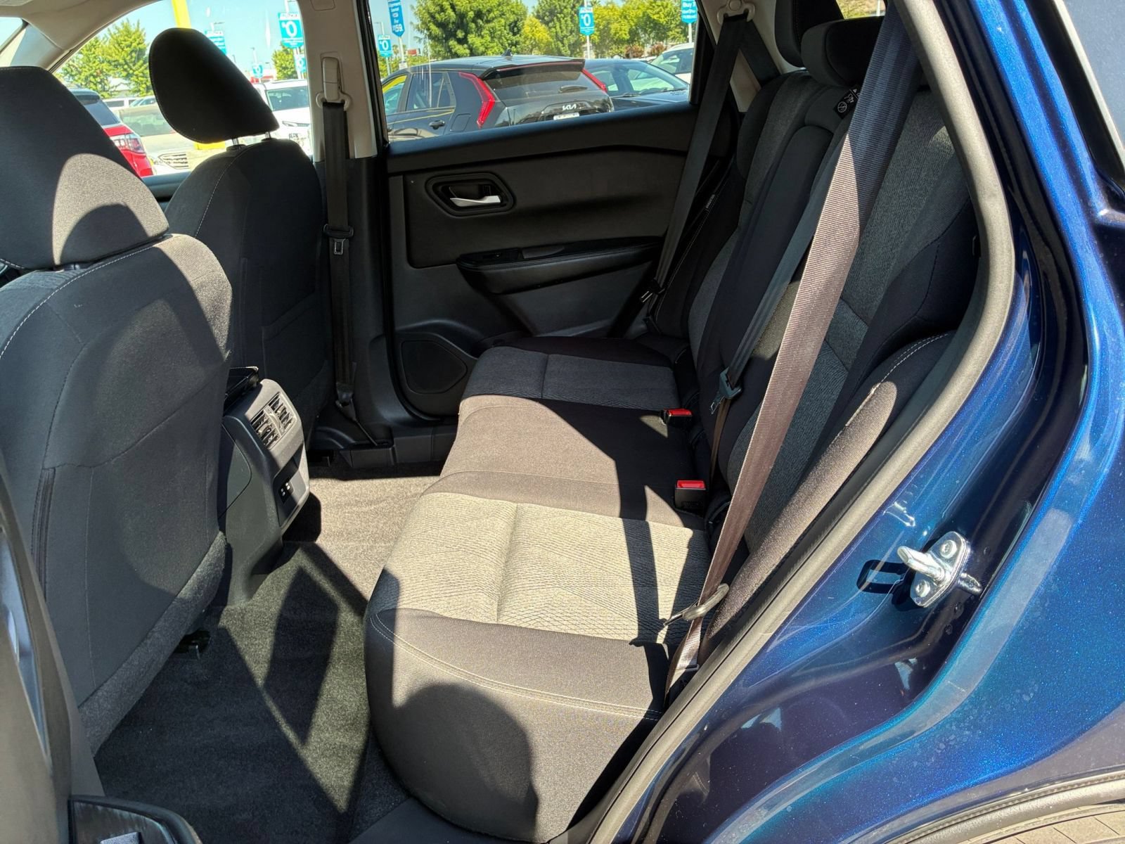 Used 2025 Nissan Rogue SV AWD/4WD image 27