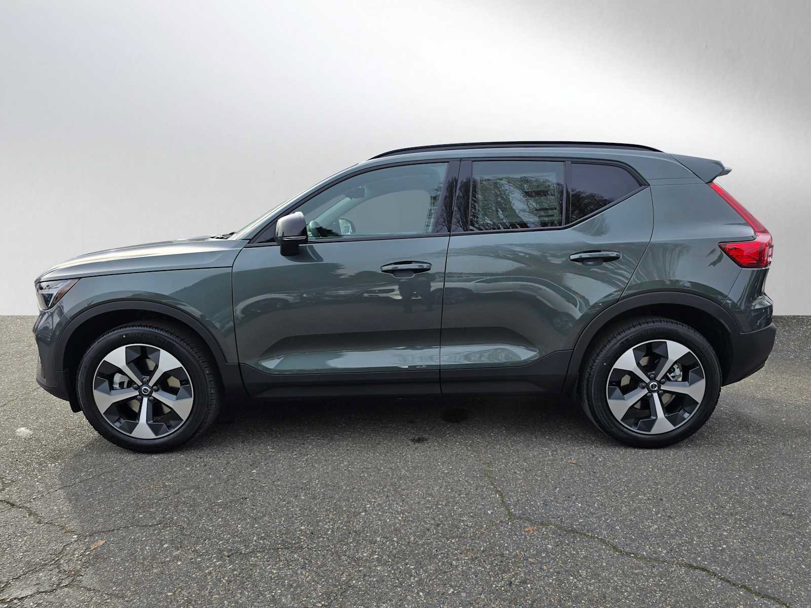 New 2026 Volvo XC40 B5 Core w/ Protection Package Premier AWD/4WD image 4
