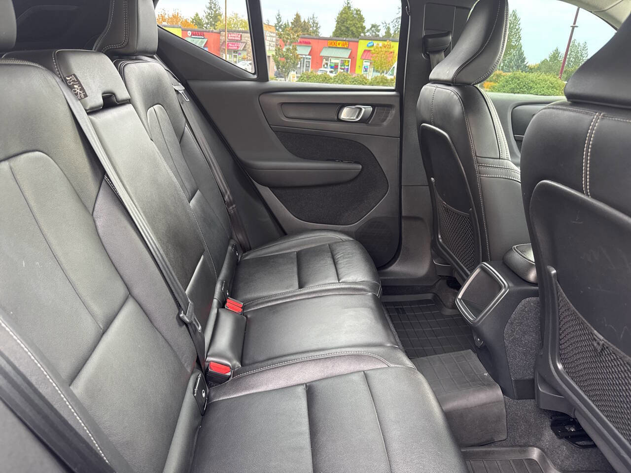 Used 2020 Volvo XC40 T5 Momentum w/ Protection Package Premier image 22