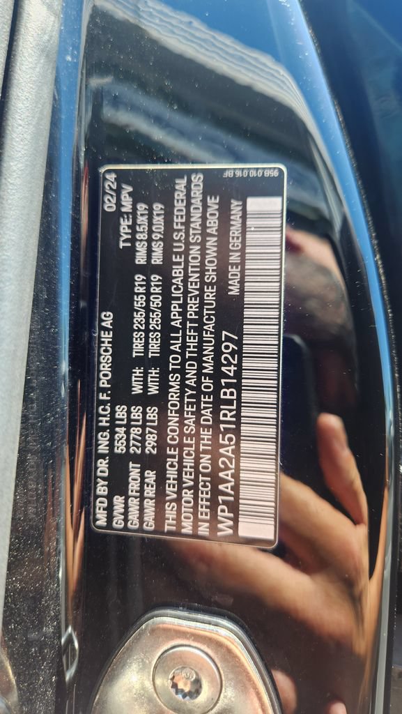 Used 2024 Porsche Macan AWD/4WD image 16