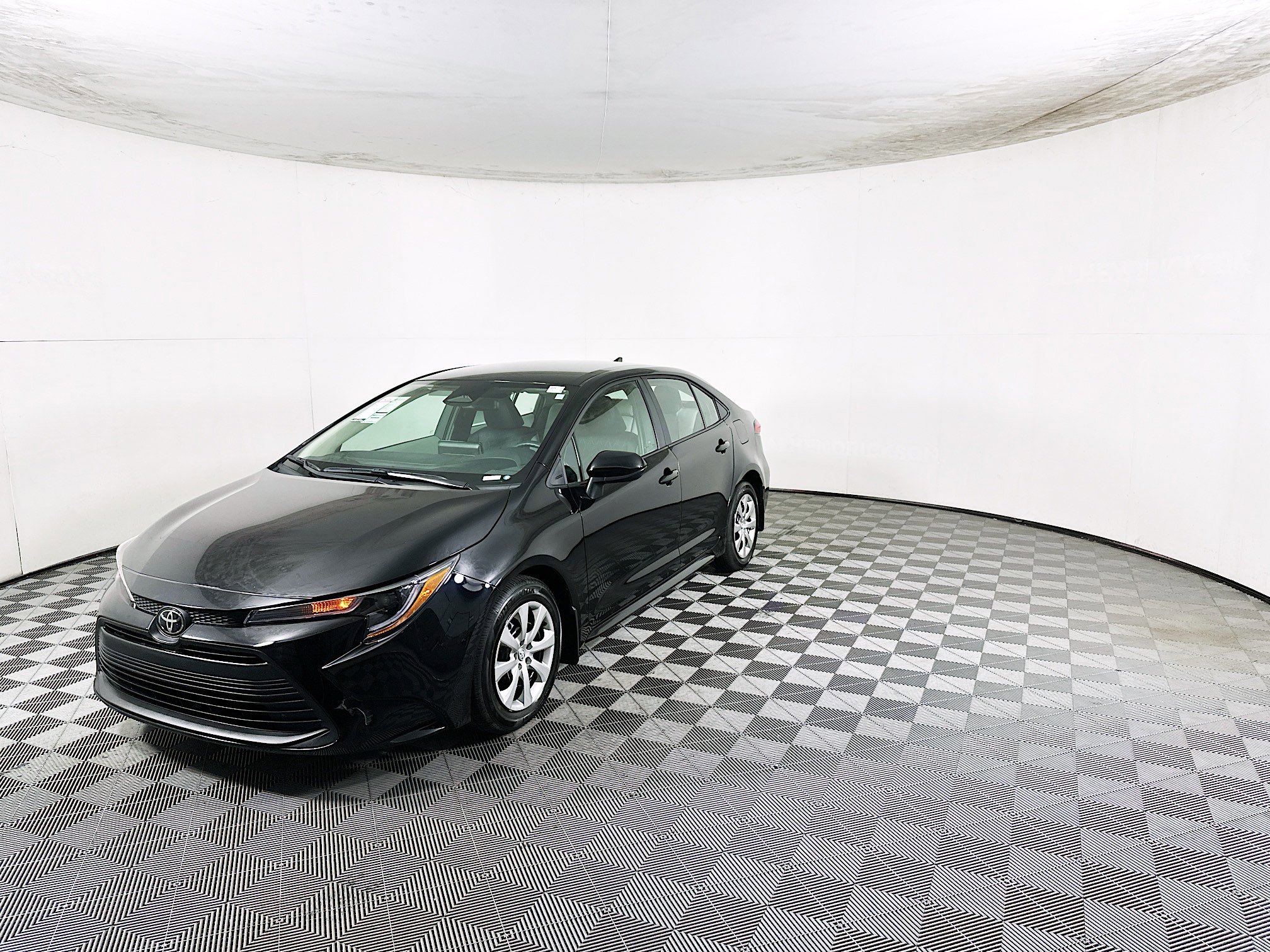 Used 2025 Toyota Corolla LE image 7