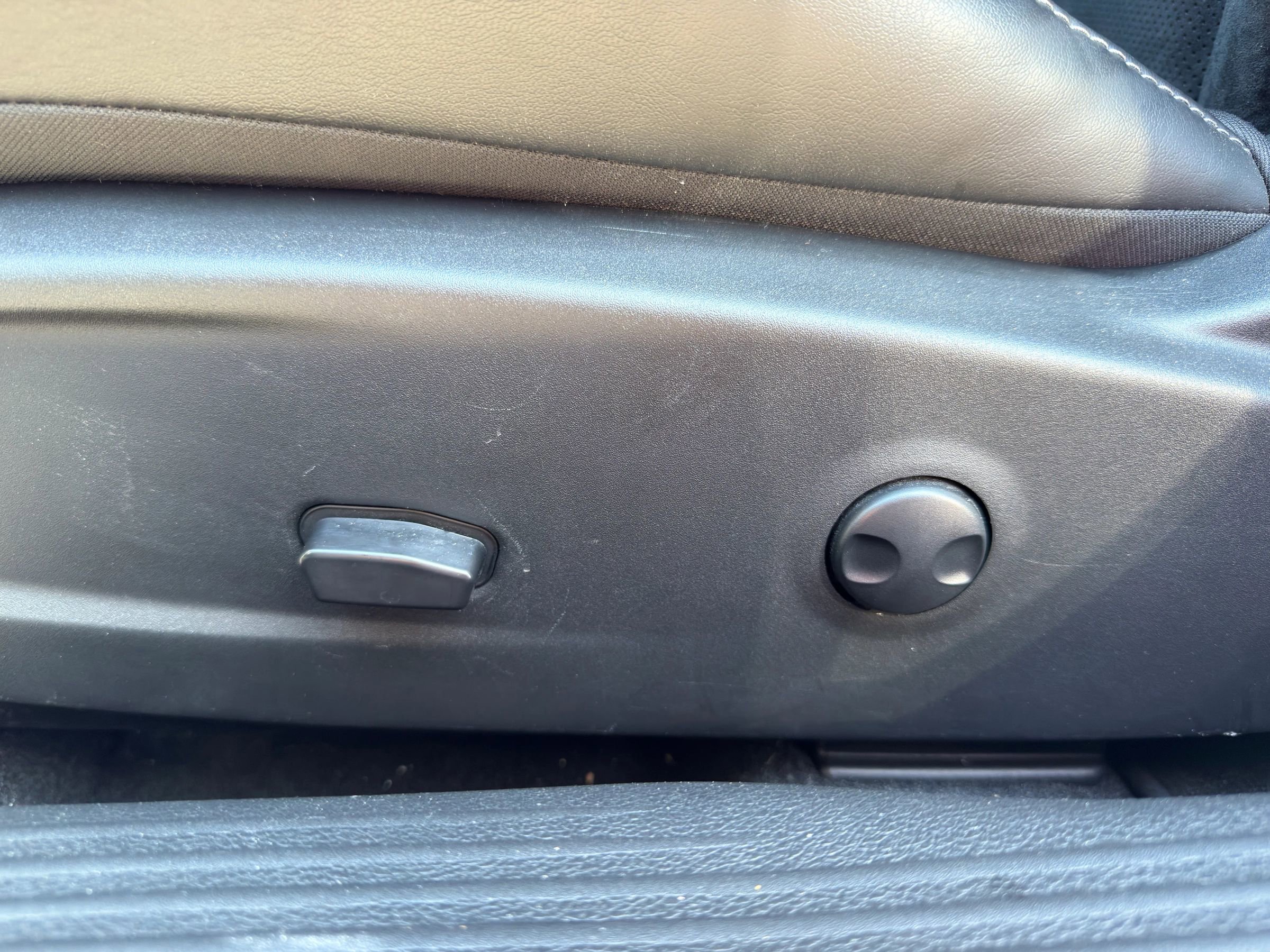 Used 2023 Dodge Challenger R/T w/ Plus Package image 26