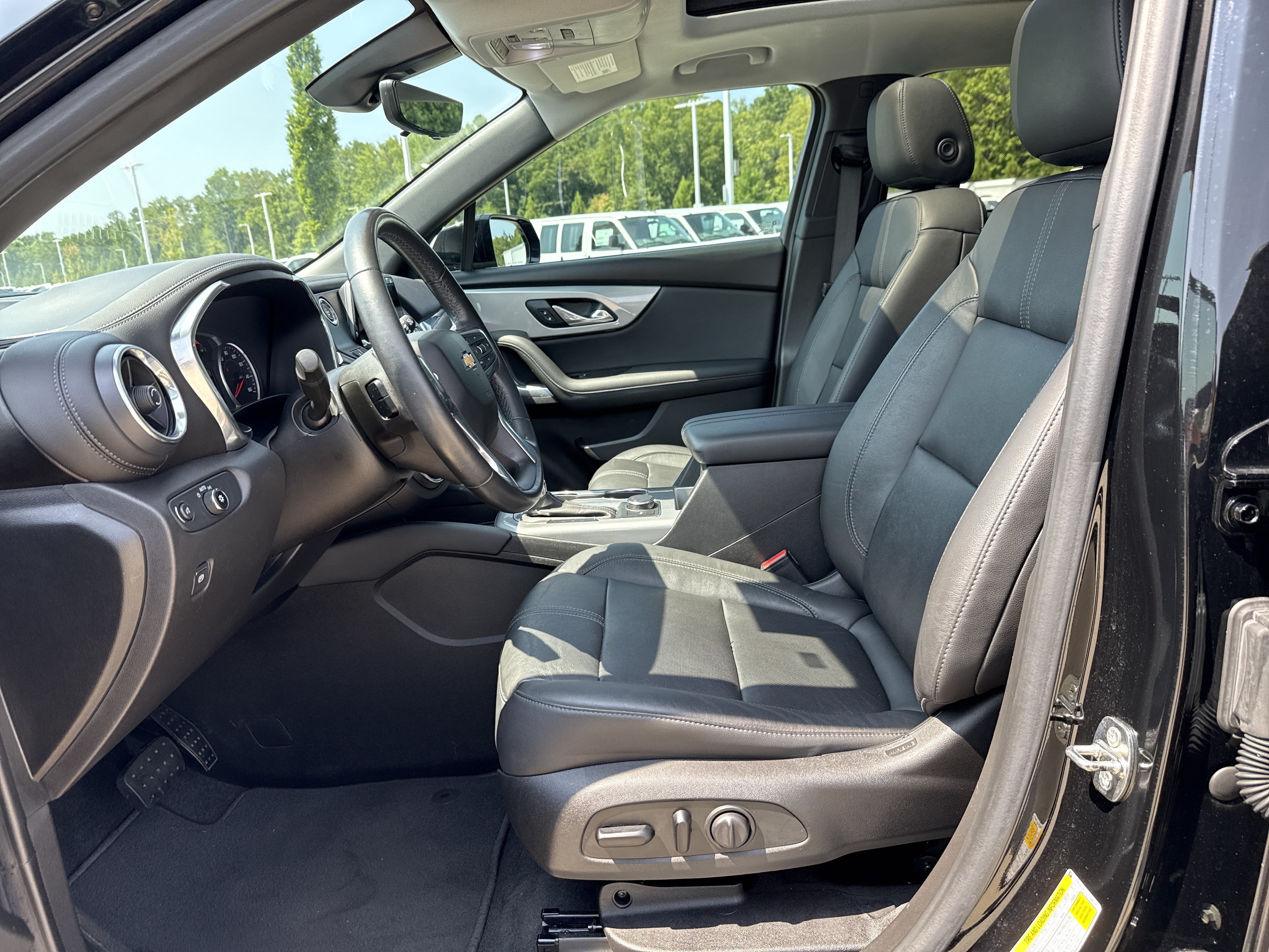 Used 2020 Chevrolet Blazer LT w/ Sound & Technology Package FWD image 16