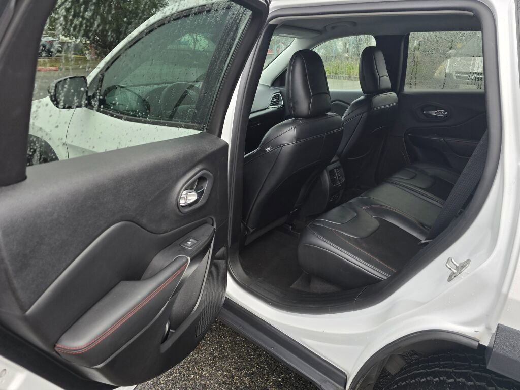 Used 2022 Jeep Cherokee Trailhawk w/ Trailer Tow Group image 16