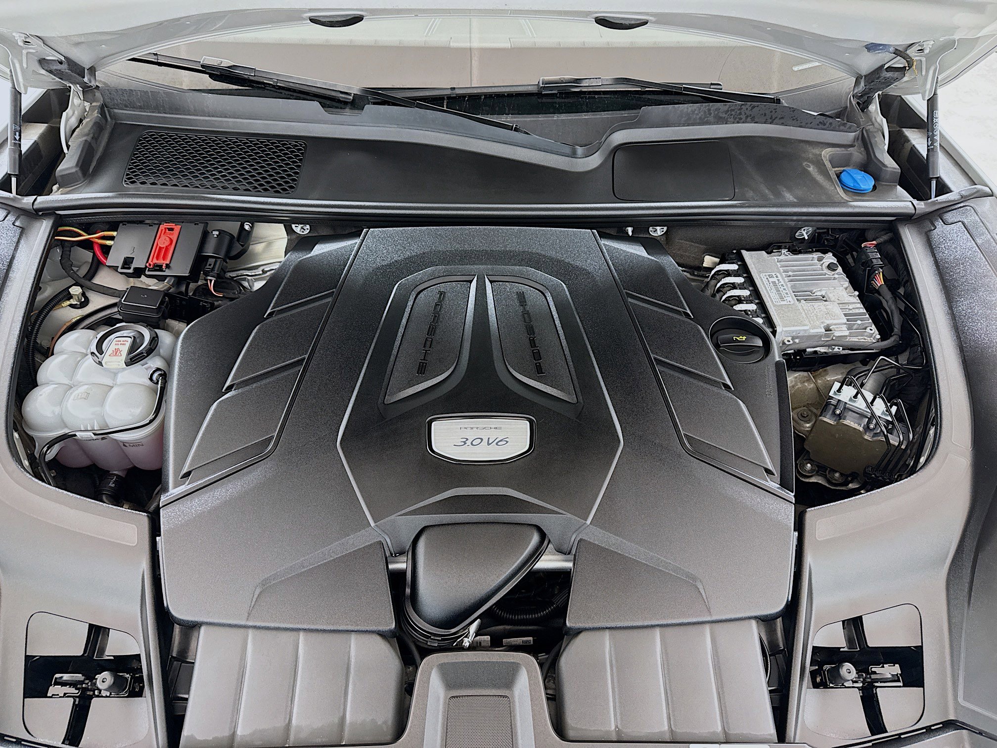 Used 2023 Porsche Cayenne Platinum Edition image 29