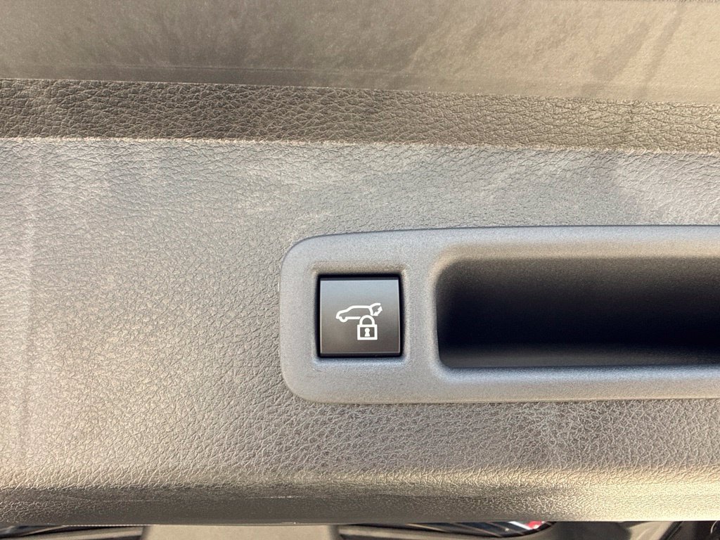 Certified 2025 Toyota Sienna Limited AWD/4WD image 22