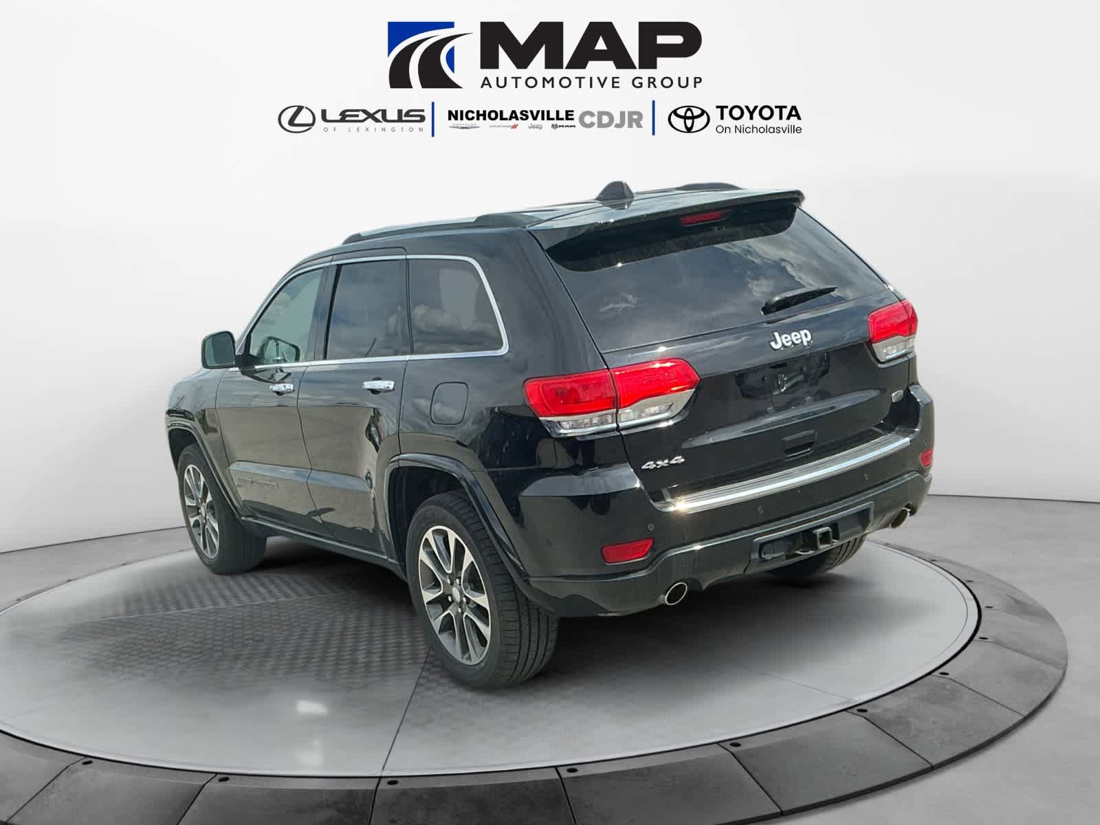 Used 2018 Jeep Grand Cherokee Overland image 3