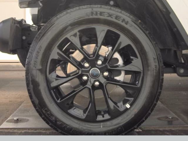 Used 2025 Jeep Wrangler Unlimited Sahara image 18