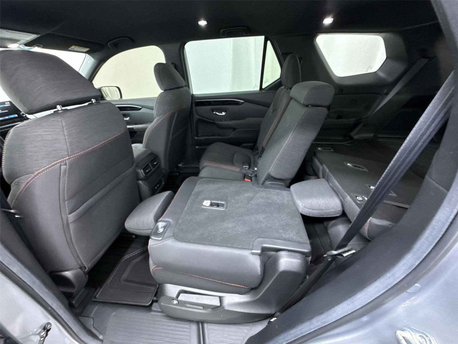 Certified 2025 Honda Pilot Sport image 25