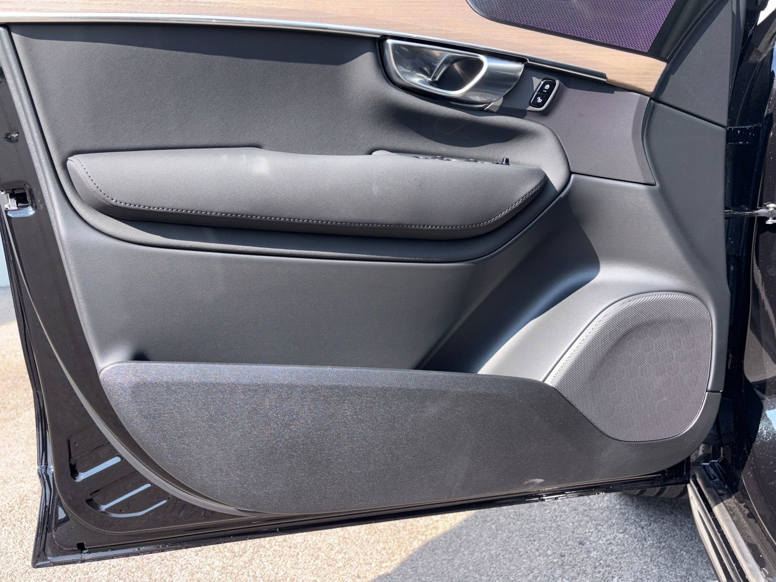 New 2026 Volvo XC90 B6 Plus w/ Protection Package Premier image 9