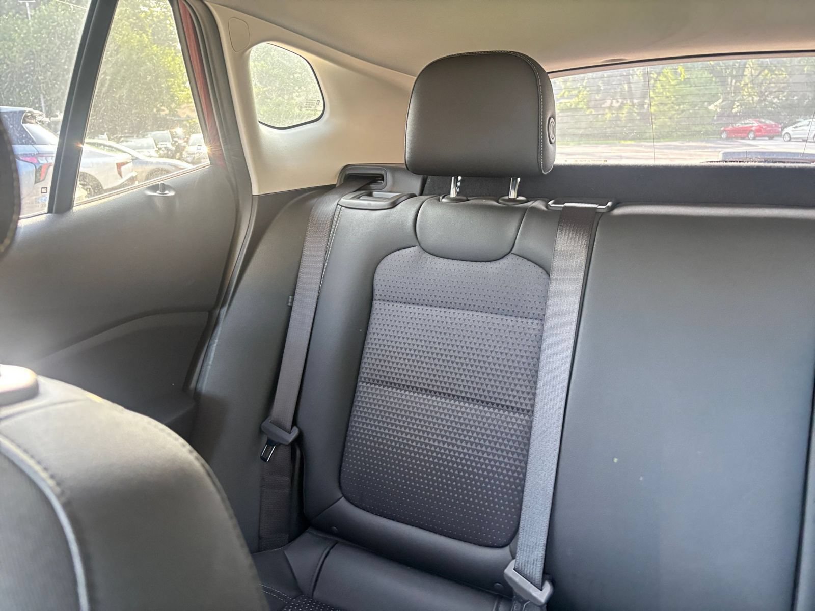 Used 2025 Chevrolet Trax LT w/ LT Convenience Package FWD image 37