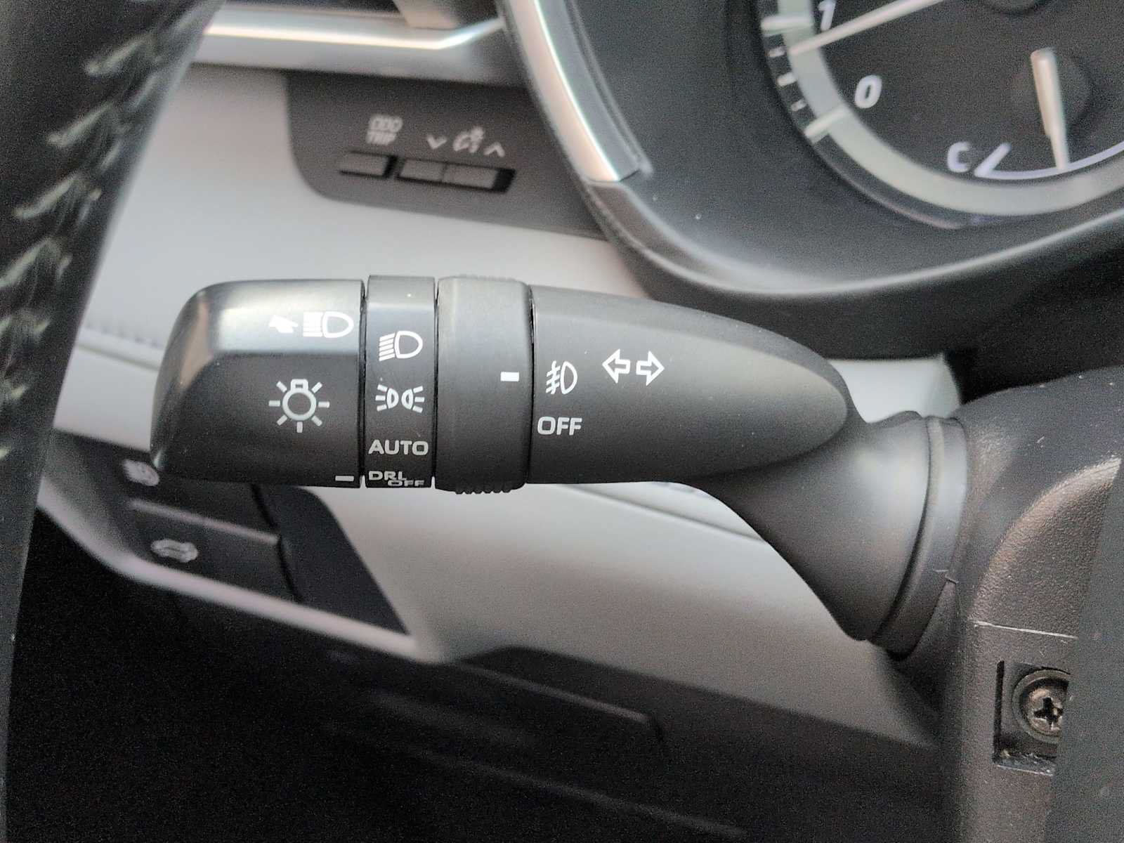 Used 2021 Toyota Highlander XLE AWD/4WD image 29