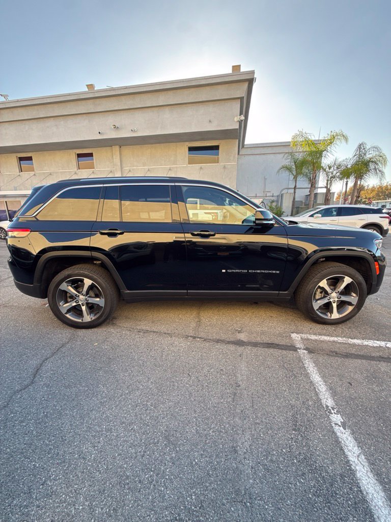 Used 2023 Jeep Grand Cherokee 4WD 4xe image 8