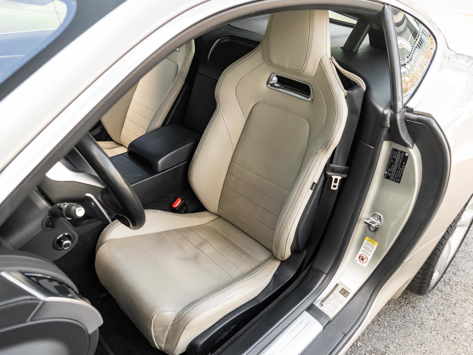 Used 2020 Jaguar F-TYPE Coupe RWD image 16