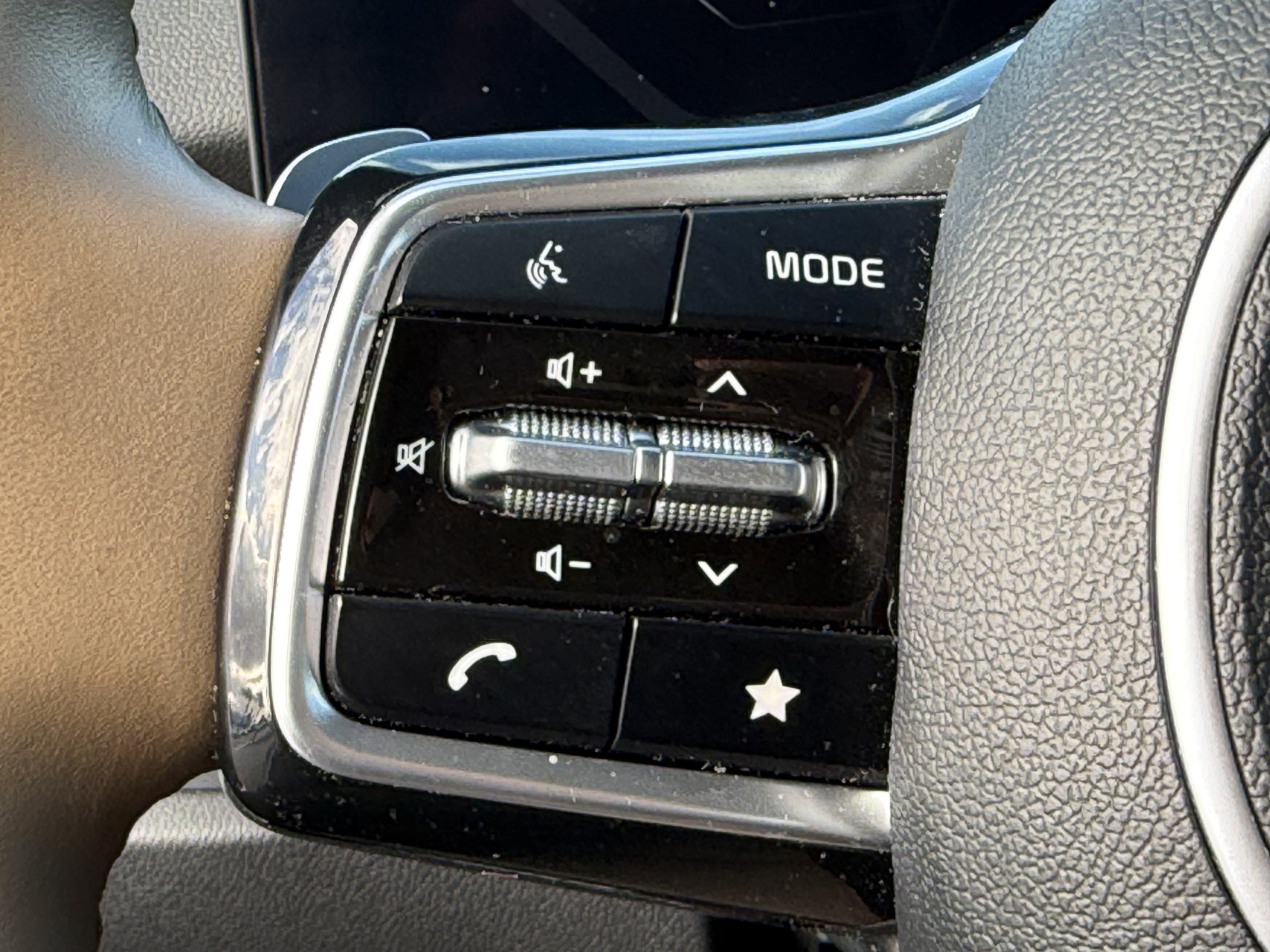 Certified 2024 Kia Sorento SX Prestige w/ Olive Brown Leather Package image 19