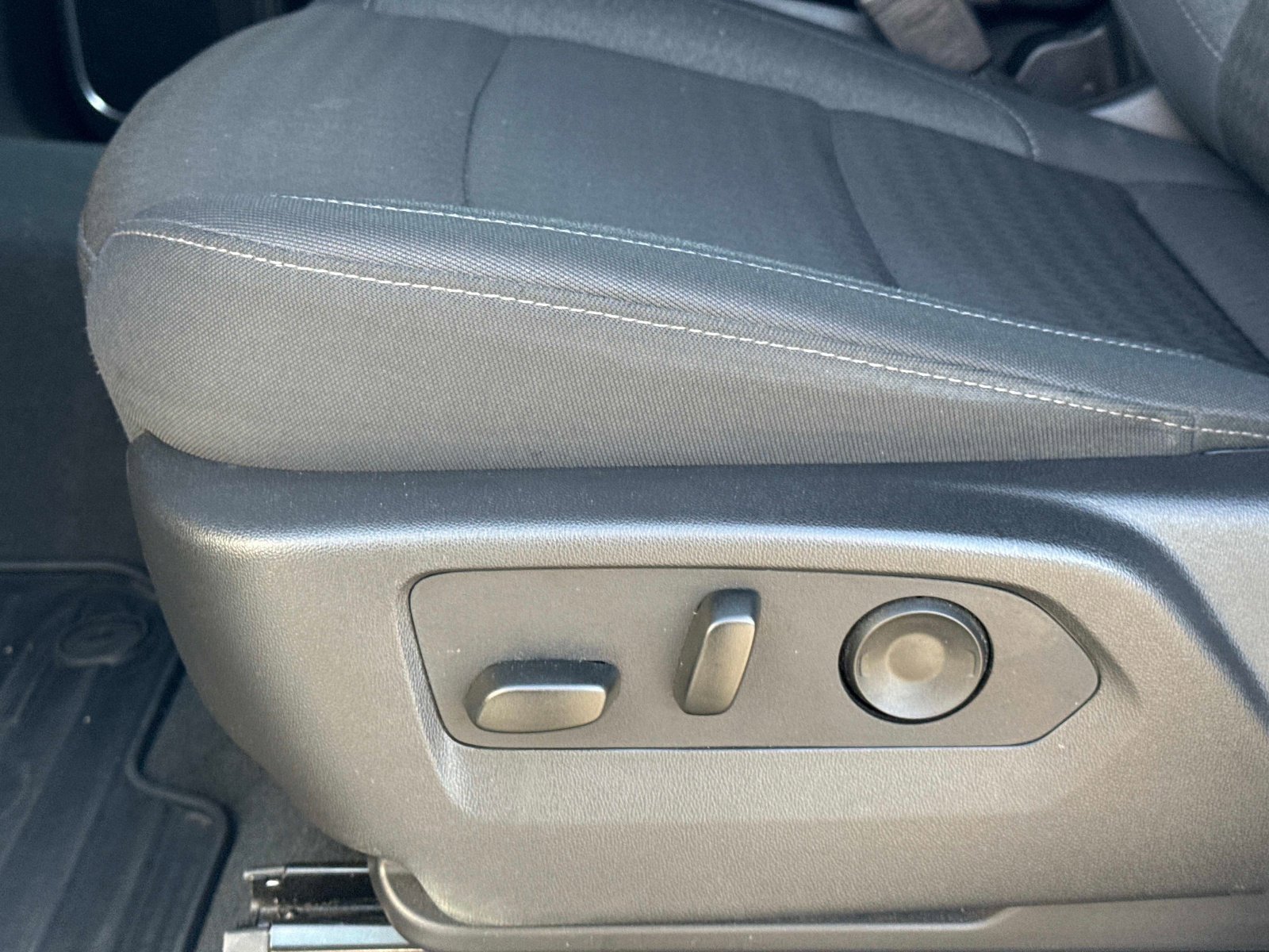 Used 2025 Chevrolet Silverado 2500 LT w/ Convenience Package AWD/4WD image 21