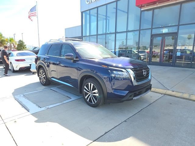 Used 2025 Nissan Pathfinder Platinum w/ Cargo Package image 2