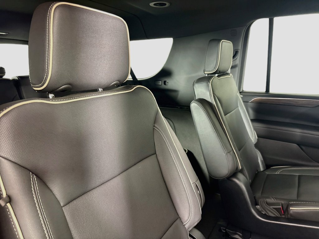 Certified 2023 Chevrolet Suburban Premier AWD/4WD image 32