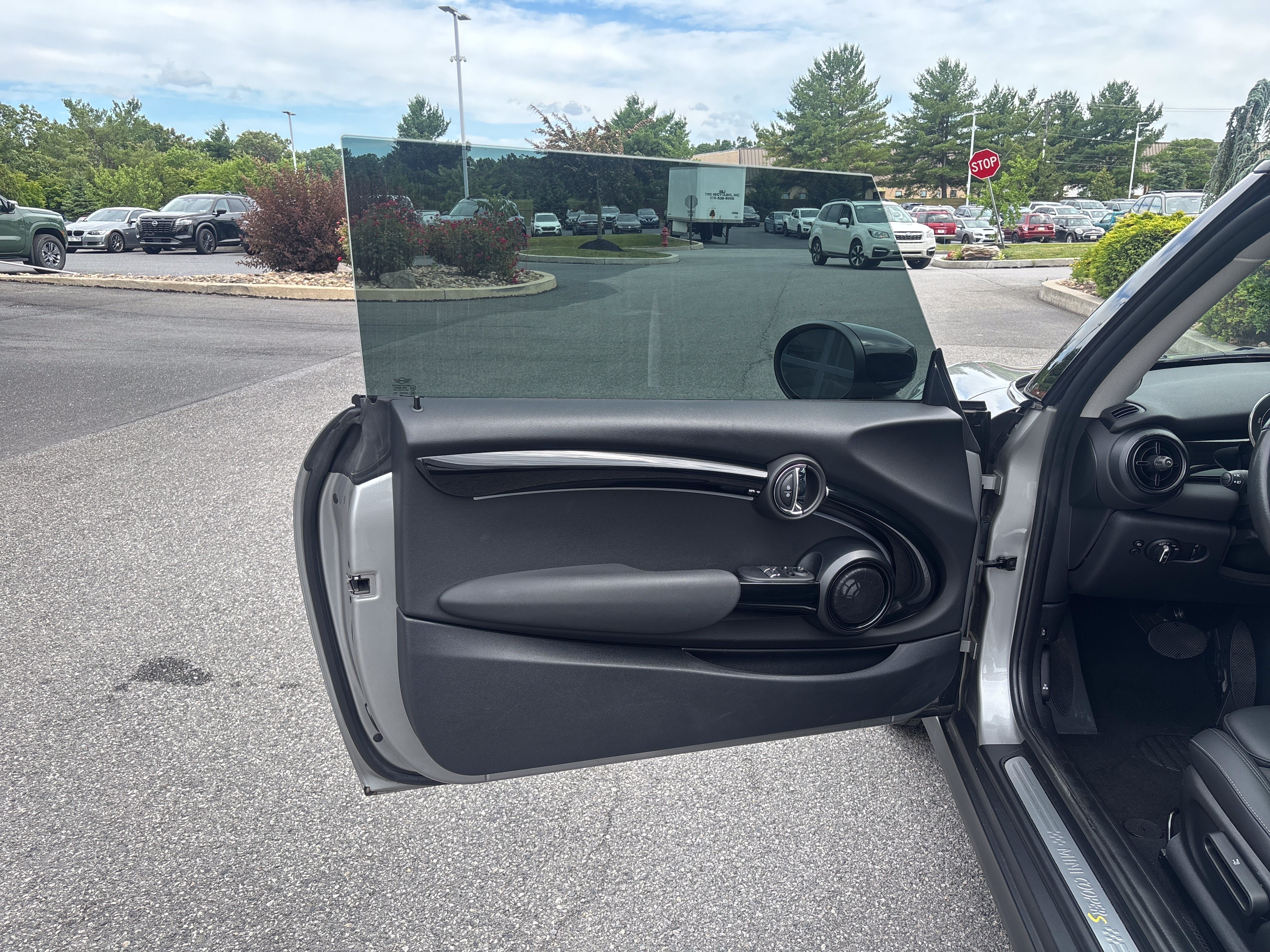 Used 2024 MINI Cooper SE FWD image 28