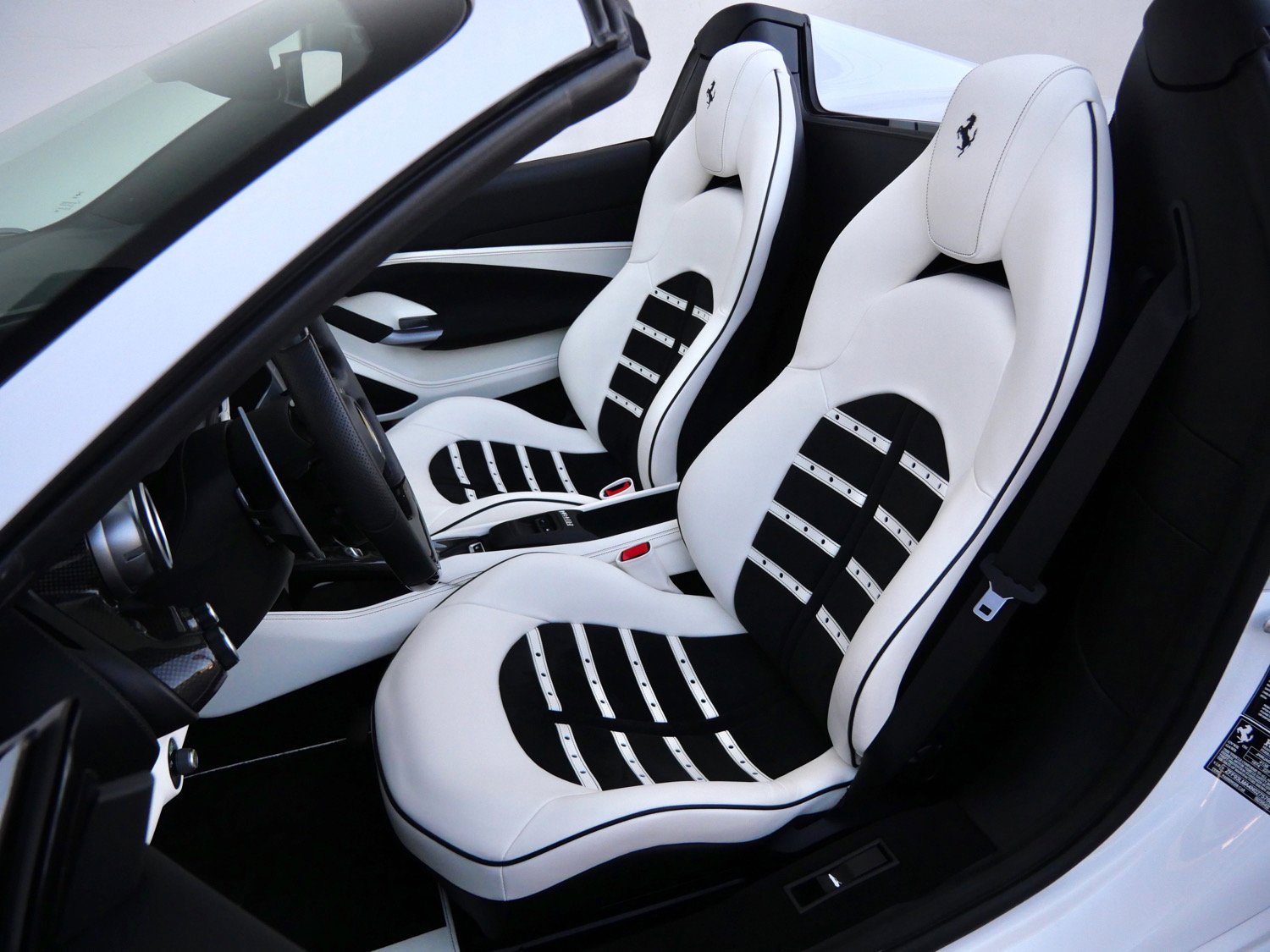 Used 2022 Ferrari F8 Tributo image 22