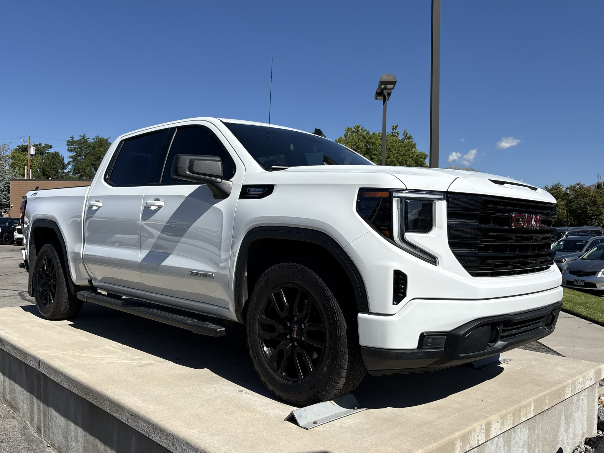 Used 2024 GMC Sierra 1500 Elevation w/ X31 Off-Road Package AWD/4WD image 1