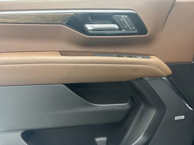 New 2026 Chevrolet Suburban High Country image 9