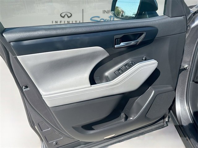 Used 2022 Toyota Highlander XLE image 19