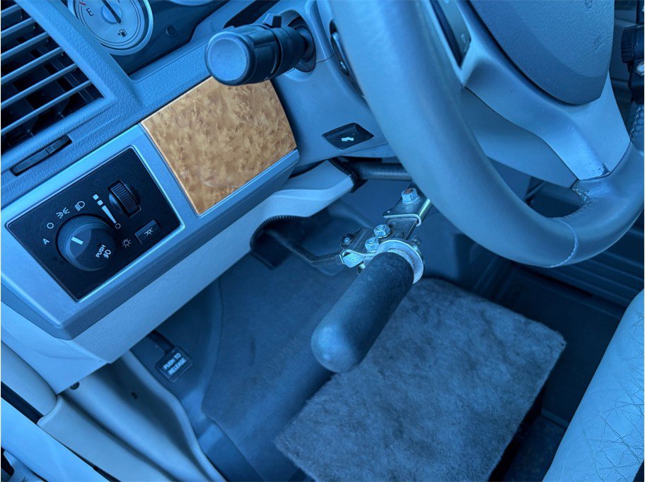 Used 2010 Chrysler Town & Country Limited image 21