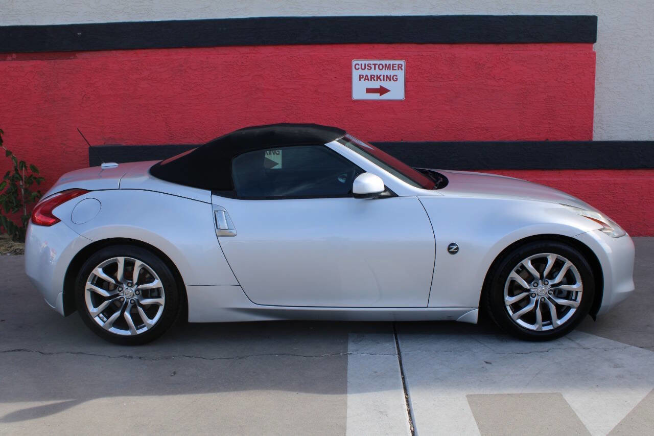 Used 2012 Nissan 370Z Roadster 2dr Convertible image 9