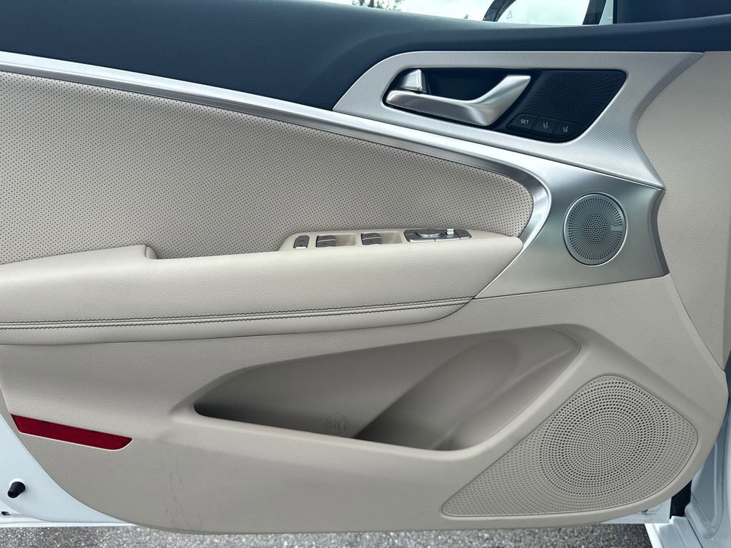 Used 2026 Genesis G70 2.5T Prestige image 10