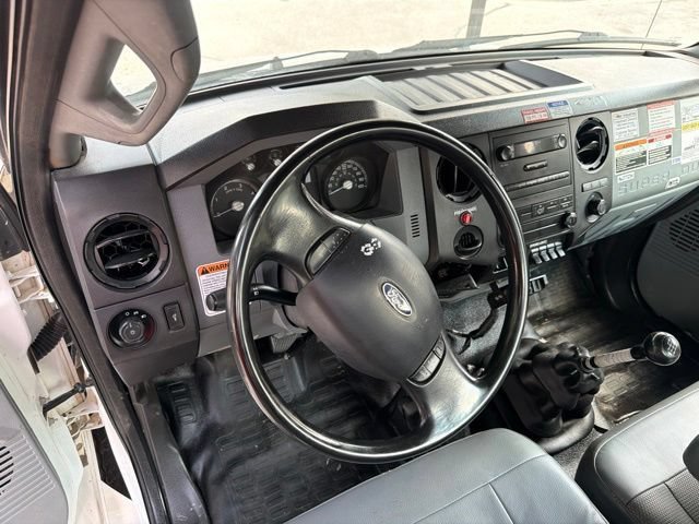 Used 2015 Ford F750 2WD Regular Cab Super Duty image 13