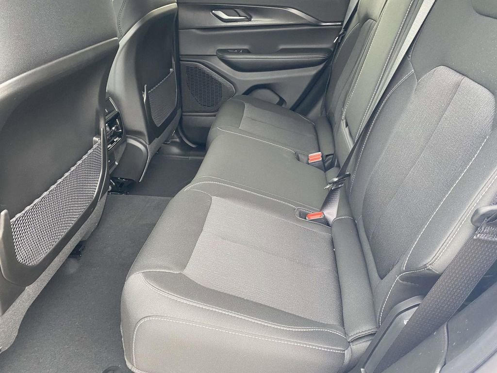 New 2025 Jeep Grand Cherokee Laredo w/ MOPAR Finishing Package image 9