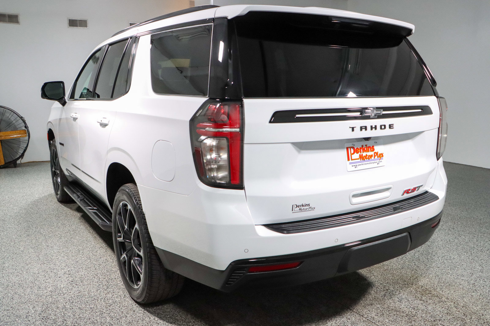 Used 2024 Chevrolet Tahoe RST w/ Luxury Package RWD image 9