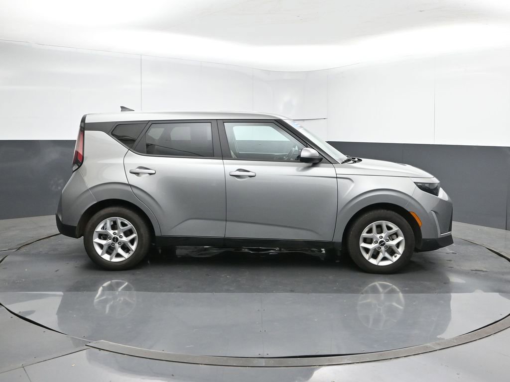Used 2025 Kia Soul LX w/ LX Technology Package image 6