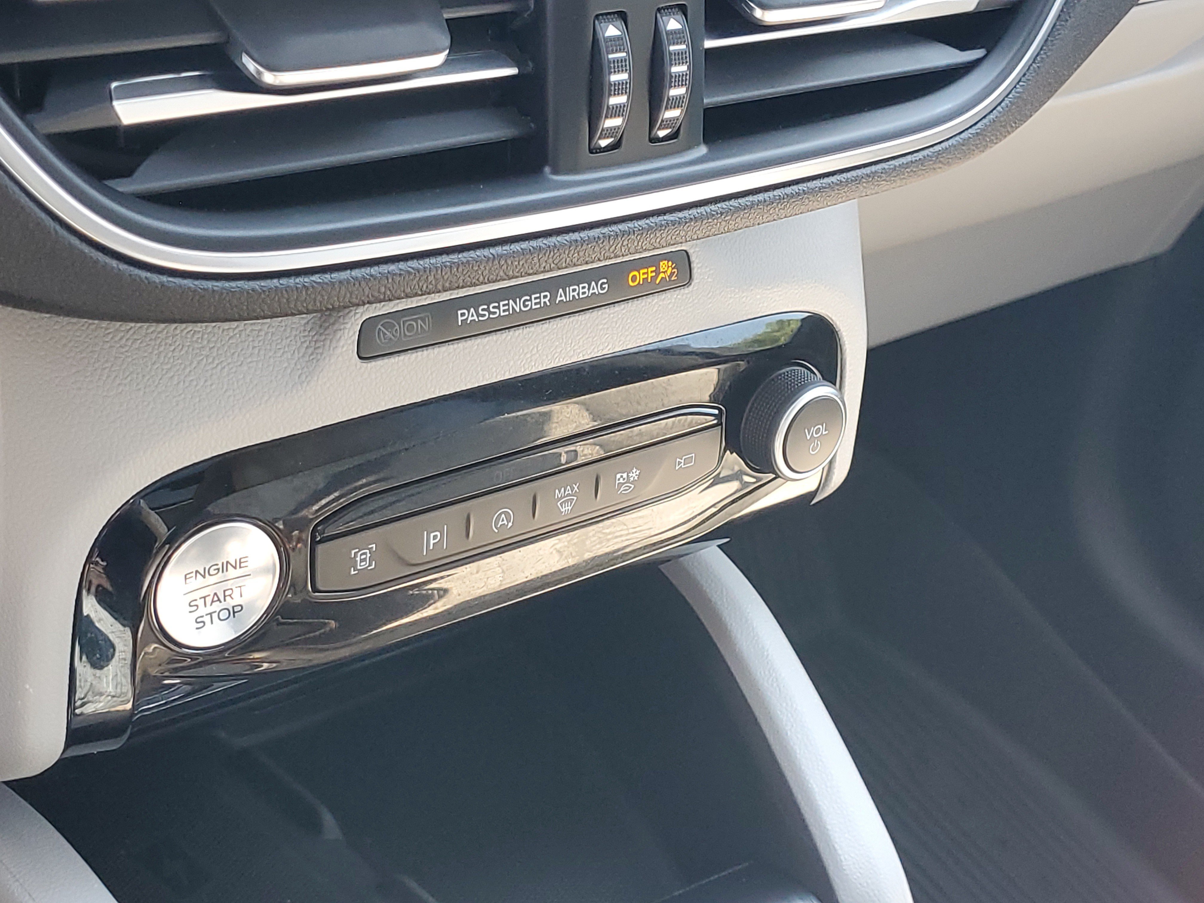 Certified 2023 Ford Escape Platinum w/ Premium Technology Package AWD/4WD image 27