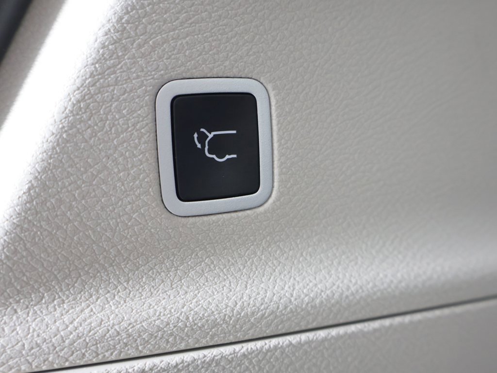 Used 2024 Chrysler Pacifica Touring-L image 20