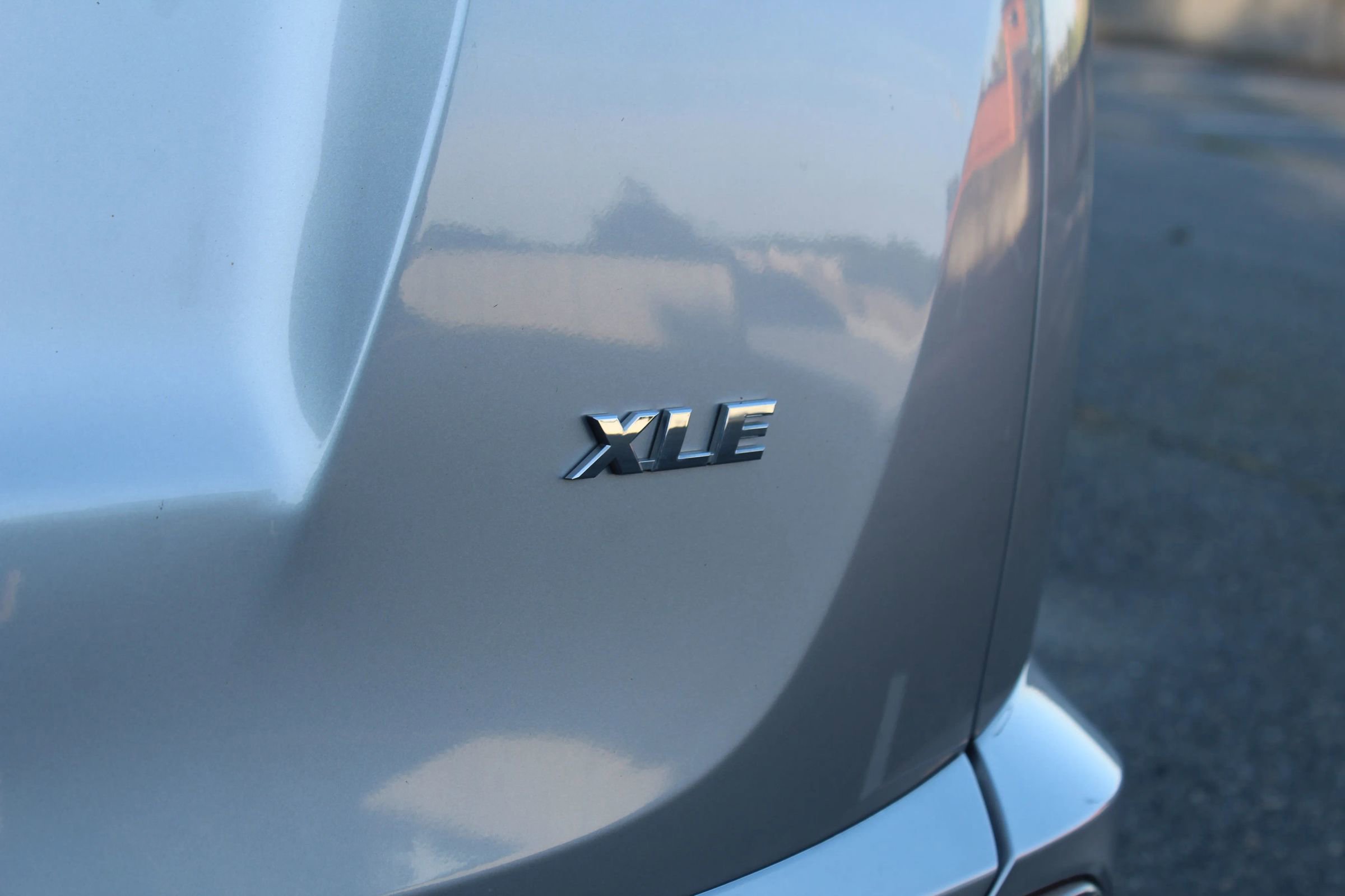 Used 2018 Toyota RAV4 XLE image 41