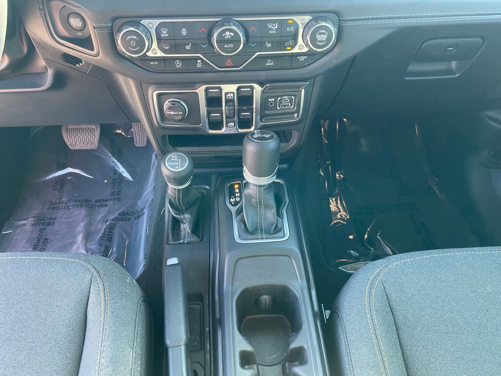 Used 2025 Jeep Wrangler Sahara image 40