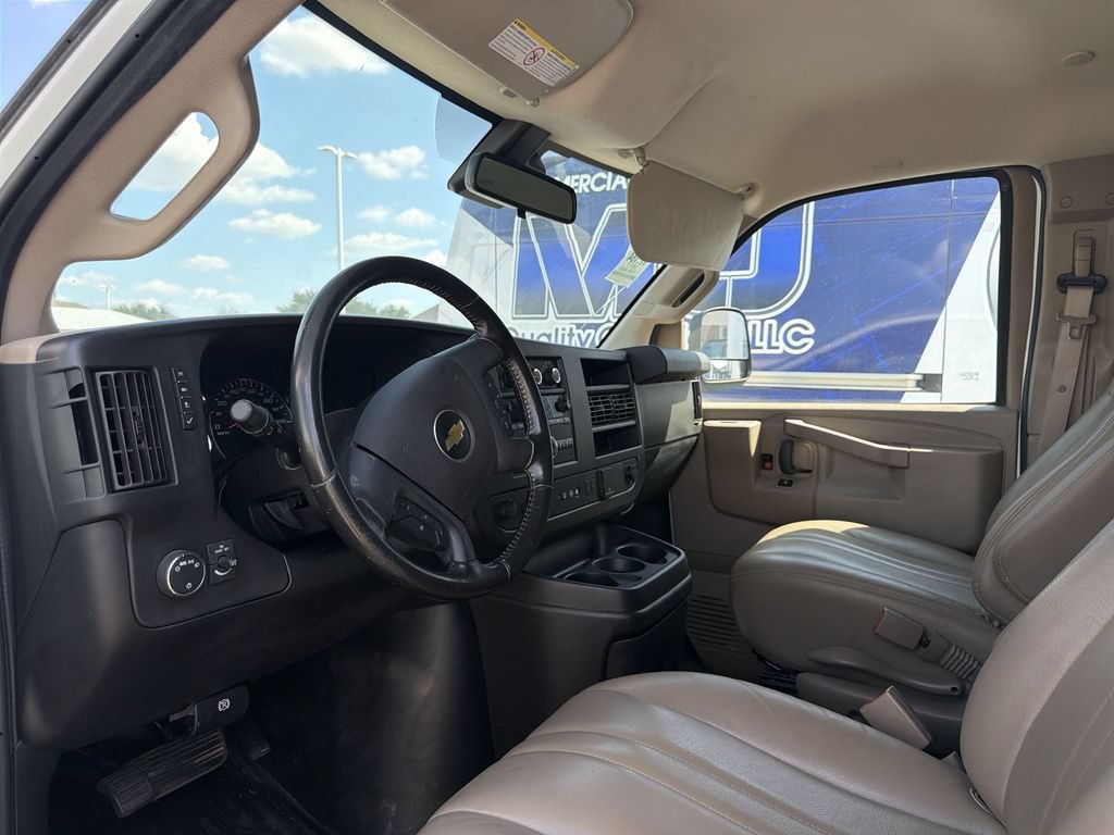 Used 2021 Chevrolet Express 3500 w/ Driver Convenience Package RWD image 7