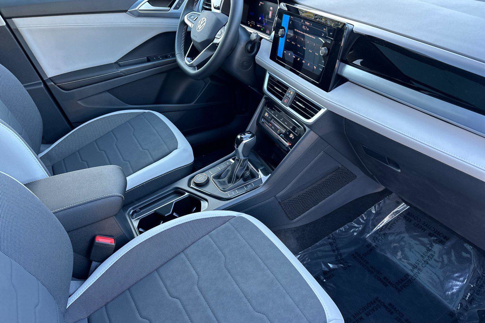 New 2026 Volkswagen Taos SE image 15